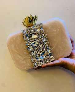 Pochette en résine faite à la main avec fleur en résine imitation perle plaqué or Vintage Butterfly Charm Bag Women's Wedding - Product Image 4