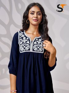 Kurtis court en coton Lurex noir avec broderie pour vêtements décontractés et de bureau pour femmes - Product Image 3