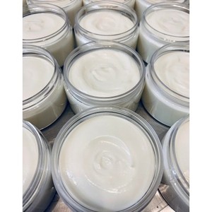 Tarro de 4 onzas de crema cremosa de manteca de karité para el cuidado de la piel - Product Image 1