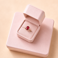 Fabricant de boîtes à bijoux en cuir PU rose blush personnalisées OEM, avec doublure en velours, pour bagues, colliers et bracelets.