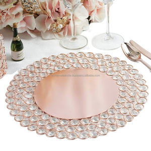 Plaque de présentation en métal design unique en or rose avec bordure en diamant, parfaite pour les mariages et les occasions spéciales. - Product Image 1