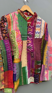 Chaqueta Corta India Kantha, Chaqueta de Retazos de Seda, Chaqueta Reversible Hecha a Mano, Abrigo de Invierno para Mujer - Product Image 4