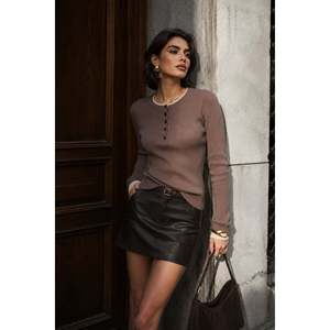 Blouse texturée à double col avec détail boutonné - Beige - Beige - Product Image 2