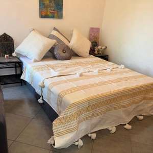 Couverture marocaine faite à la main, authentique artisanat berbère, couverture douce tissée à motifs tribaux, décoration d'intérieur, cadeau - Product Image 1