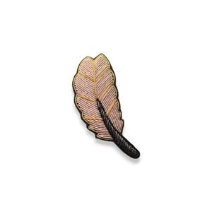 Broche de Hoja con Bordado a Mano y Cuentas de Hilo Metálico, Broche de Moda - Product Image 1