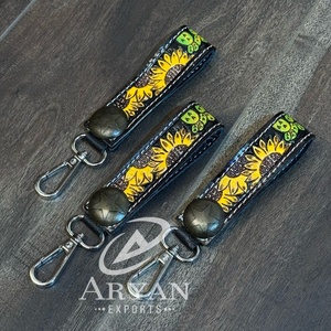 Porte-clés de poignet en cuir Offre Spéciale usiné à la main avec porte-clé en cuir de vachette véritable Concho en métal - Product Image 1