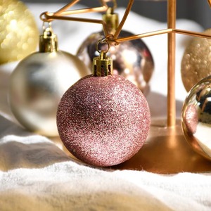 Árbol de Navidad con Algunos Regalos en Miniatura, Centro de Mesa Perfecto - Product Image 4