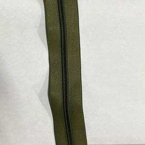 Vente en gros OZL GMA Haute Qualité # 5 curseurs de fermeture éclair en nylon vert de qualité supérieure, étanches et sans verrouillage - Product Image 4