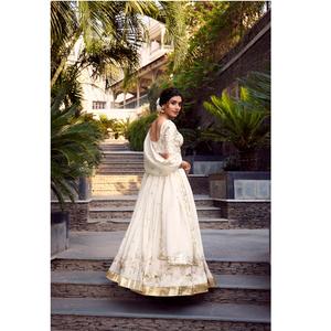 Lehenga choli จากนักออกแบบสีเงินมันวาวสำหรับสวมใส่ในงานเทศกาลและฟังก์ชั่นยามเย็น - Product Image 1