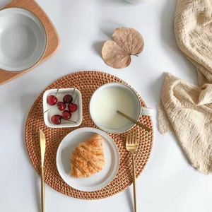 Plato de Mimbre Tejido a Mano con Diseño Floral, Decoración de Mesa Rústica Minimalista, Ecológico, Hecho en Vietnam - Product Image 6