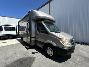Vendedor Verificado de G-u-l-f S-t-r-e-a-m C-o-n-q-u-e-s-t Y-e-l-l-o-w-s-t-o-n-e Cruiser 52321 Amarillo Usado del 2009, Listo para Viajar - Product Image 3