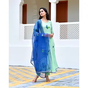 Ensemble de costume pour femme Morepankh en rayonne vert encre - Product Image 3