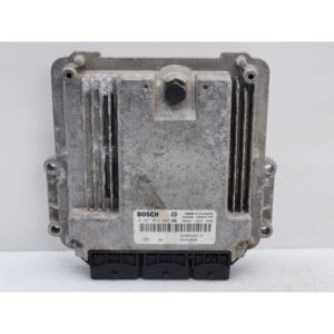Calculateur moteur ECU Renault Trafic Van 2ème Série 8200823728R9M780 R9M786 Diesel 1995 (07>) - Product Image 1