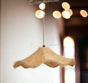 Lampe à suspension tissée à la main en bambou tissé à la main pour décoration de chambre Lampe à suspension en rotin - Product Image 3