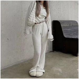 Ensembles pantalons de survêtement et sweat à capuche évasés personnalisés deux pièces vente en gros de survêtements pour femmes de haute qualité survêtement pour femmes épaule basse - Product Image 3