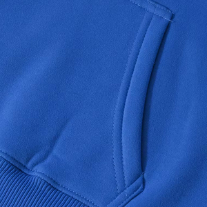 Sweat à capuche streetwear avec impression en relief, graphismes audacieux en relief, coupe décontractée et tissu de qualité supérieure pour des tenues urbaines modernes. - Product Image 3
