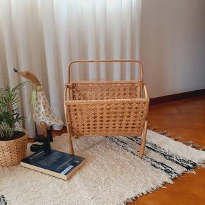 Revistero de ratán de bambú hecho a mano con asa Revistero de mimbre Artesanía de Vietnam Cesta de almacenamiento de libros de algas marinas tejidas - Product Image 2