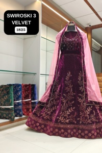 Lehenga Choli de terciopelo bordado pesado de alta calidad para mujer, venta de exportación, precio al por mayor, hecho de seda - Product Image 3