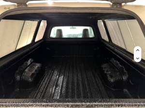 Toyota Hilux 2.8GD-6 Doble Cabina 4x4 Legend Automática 2024 Usada en Perfectas Condiciones - Product Image 4