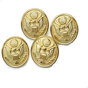 Boutons en laiton moulés sur mesure pour uniformes institutionnels, manteaux et vêtements de cérémonie - Product Image 5