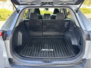 Toyota RAV4 LE AWD SUV 2021, Caja de Cambios Automática, Motor Turbo, Capacidad de 4L, Asientos de Cuero, Interior Oscuro, R16 Trasero Disponible - Product Image 4