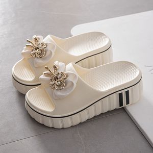 Sandalias Elegantes con Adornos Florales para Mujer, Colección Verano 2025, Antideslizantes, Resistentes al Olor, Duraderas, para la Playa - Product Image 1