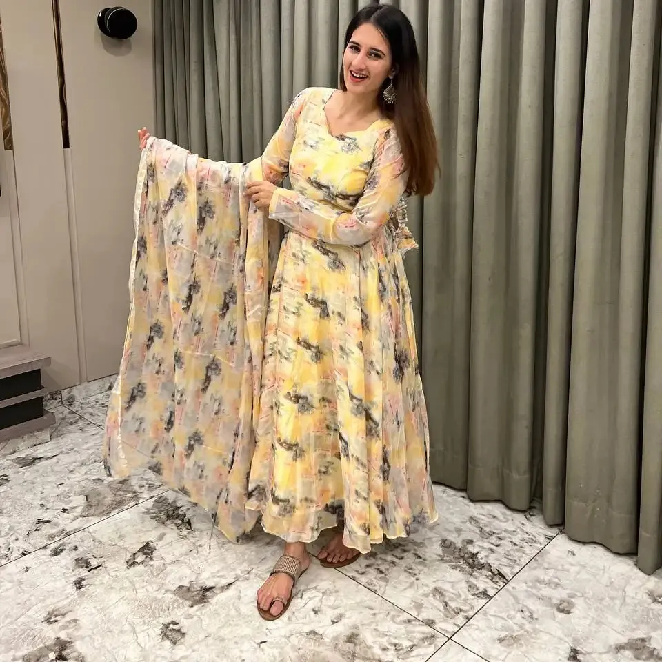 FULPARI indische pakistanische Designerin blau bedruckte Organza Anarkali Kurta mit weißen Hosen für Damen Hochzeit Partybekleidung Großhandel R
