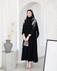 Abaya pour femmes en soie satinée de luxe sur mesure en gros, anti-rides, faite à la main, petite robe islamique turque, manches bouffantes, style Dubaï - Product Image 1