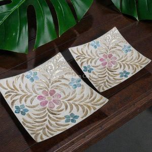 Assiette artisanale en nacre naturelle pour la décoration de la maison, la salle à manger et la présentation de table intérieure en provenance du Vietnam - Product Image 1