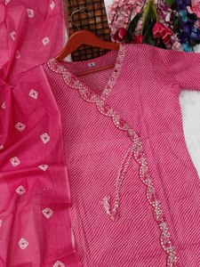 LANZANDO NUEVO DISEÑADOR KURTI PENT CON DUPATTA TELA ALGODÓN CON BORDADO PRODUCTO DE MEJOR CALIDAD - Product Image 4