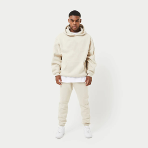 Sweat-shirt à capuche surdimensionné beige en molleton doux et confortable pour hommes avec poche kangourou et col à capuche - Product Image 2