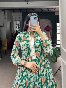 ชุดเดรสผ้าจอร์เจียสำหรับนักออกแบบใหม่ชุดเดรสผ้าทอพิมพ์ลายดอกไม้งานหรูหรา - Product Image 5