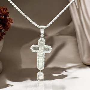 Colgante de lujo con diseño de cruz de plata de ley 925 con diamante de moissanita VVS, estilo hip hop, para uso unisex. - Product Image 2