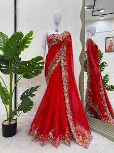 Sari de fiesta rojo nupcial con bordado Zari y trabajo de piedra elegante traje tradicional indio para mujer - Product Image 2