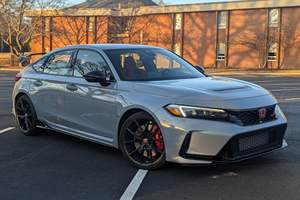 Honda Civic Type R 2023 d'occasion en bon état, 11 000 milles, boîte manuelle 6 vitesses, turbo 4 cylindres, non modifiée - Product Image 3