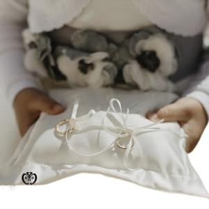 Anillo DE BODA hecho a mano Melissa con iniciales de nombre, joyeros personalizables - Product Image 1