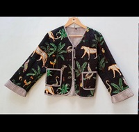 Vente en gros et fabrication de veste indienne en coton matelassé fait à la main veste vintage en coton Kantha réversible bord brut bord libre