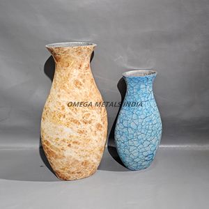 Jarrón de metal rosa hecho a mano personalizado con silueta cónica moderna y acabado brillante para un lujoso estilo interior - Product Image 2