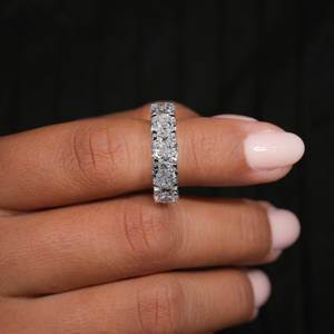 Venta al por mayor de fábrica Classic Five Stone Diamond Band Cojín Cut Lab Grown Diamond Ring 10K Gold IGI Her Eternity Diamonds Band - Product Image 4