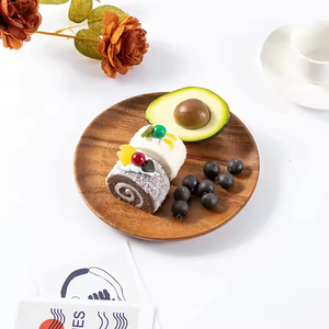 Charme rustique: des assiettes en bois artisanales pour toutes les occasions par l'artisanat du croissant - Product Image 2