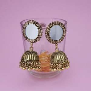 Kriaa Gold Plated Mirror Jhumki Chandelier Pendientes 1314507 Accesorio de moda - Product Image 1