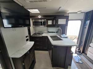 Camper de luxe tout-terrain pour pick-up 4x4 à plateau long, avec boîte extensible, toit relevable et glissière d'expédition, personnalisé, pour véhicules tout-terrain, par les fabricants - Product Image 4