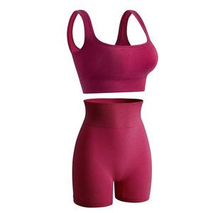 Ensemble Leggings courts + soutien-gorge de sport croisé Survêtement de gymnastique pour femmes - Product Image 4