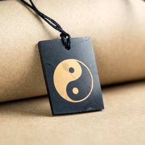 Colgante rectangular de shungita pulido con serigrafía Ying Yang 1.2*1.6 pulgadas (30*40 mm) - Product Image 1