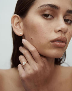 Bague de fiançailles solitaire en diamant de glace pilée de 1.01 ct coupe ovale D couleur Art déco certifiée GRA pour femme - Product Image 4