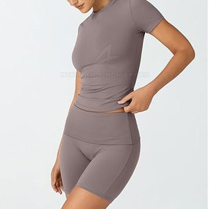 Vêtements de sport pour femmes de qualité supérieure Shorts et chemises à motif solide léger pour printemps/été-Vente en gros de vêtements de sport - Product Image 6