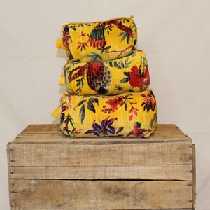 Étui portable matelassé en velours de coton écologique avec fermeture éclair pour ensemble de sacs, trois trousses de toilette de voyage florales légères - Product Image 3