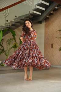 Vestido de Fiesta para Mujer, Diseño Elegante, Hecho con Tela de Georgette Sintética con Estampado, Ropa India y Pakistaní - Product Image 2