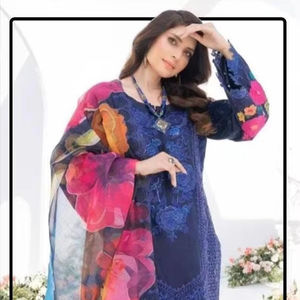 Charming Eid shalwar kameez: ด้านบนผ้าฝ้ายหนัก, กึ่งสนามหญ้าด้านล่างและผ้าไหมที่สง่างามตรวจสอบ dupatta ขนาด50 (5XL) - Product Image 1