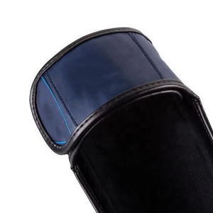 Protector de Espinillas de Cuero Vacuno Genuino para Muay Thai y Boxeo, con Cierre de Velcro Ligero y Logotipo Personalizado - Product Image 3